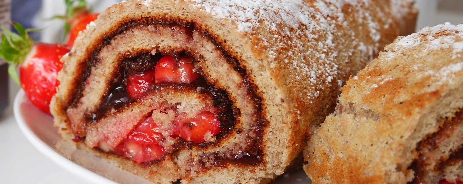 Roulé aux fraises et à la confiture