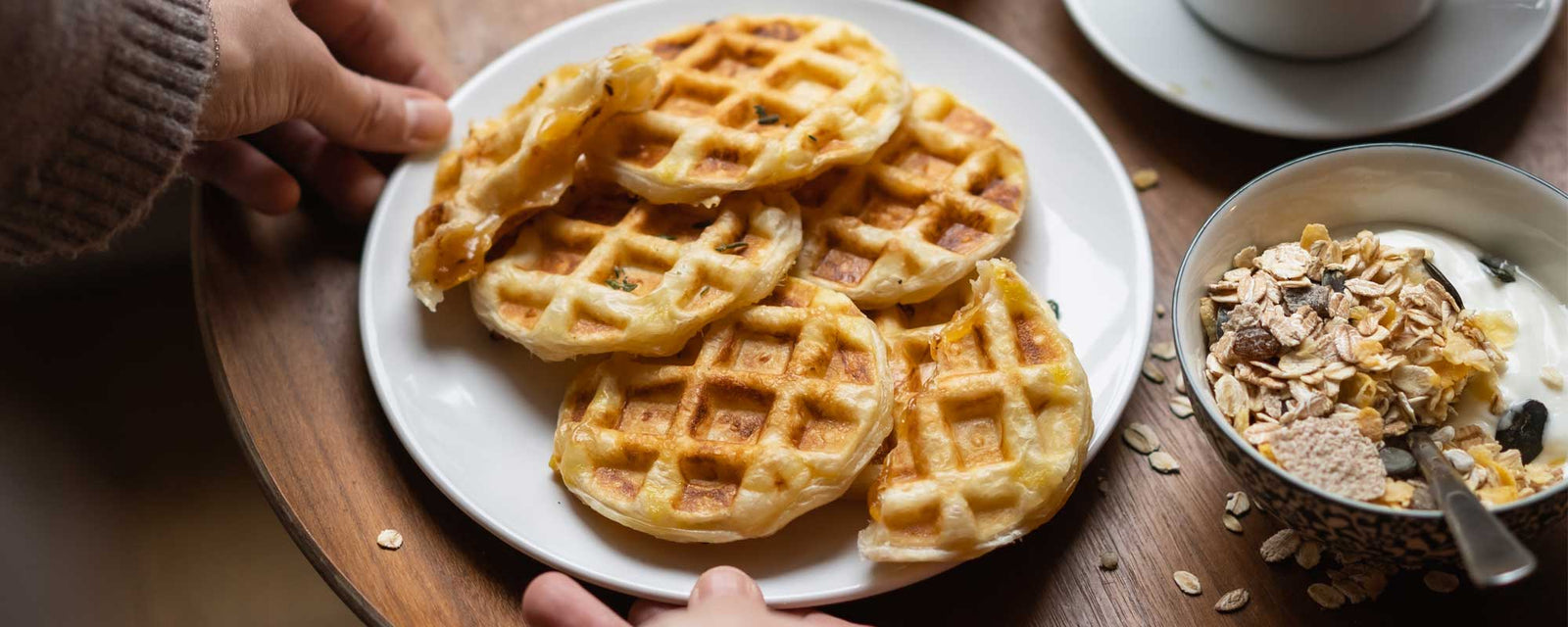 Gaufres feuilletées au fromage et confit de fruits
