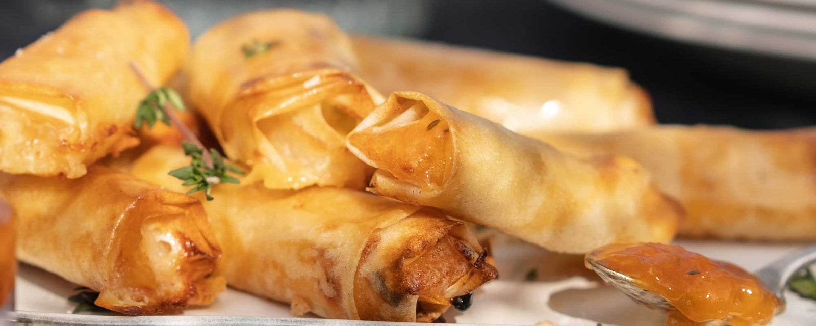 Nems au fromage et confit de fruits