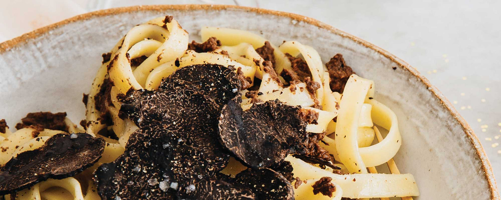 Tagliatelles fraîches et festives au tartinable d’olives noires